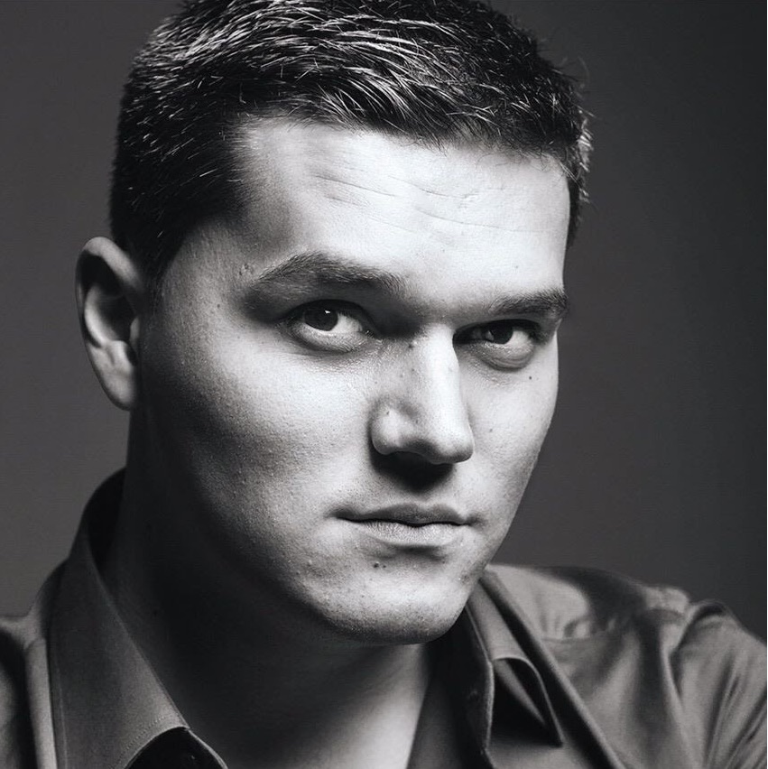 Retrato de Romeo Octav Chiritoiu, formador en inteligencia artificial aplicada